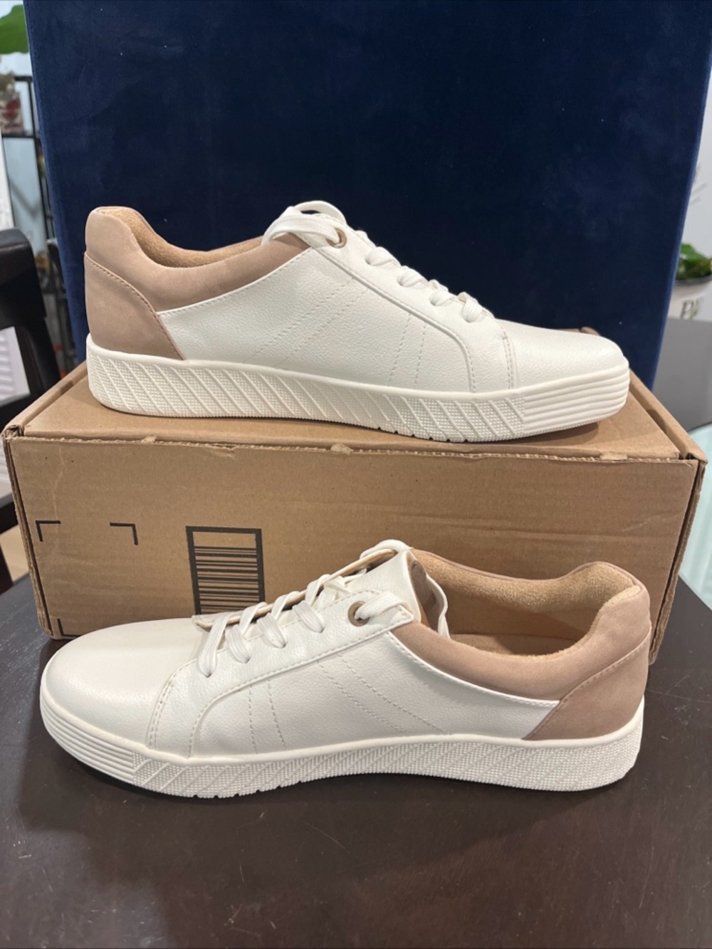 SOUL Naturalizer White Sneakers with Tan Heel 9.5 women’s